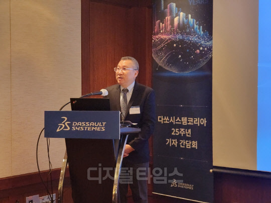 삼손 카우 다쏘시스템 아시아·태평양 지역 총괄 사장이 2일 서울 삼성동 그랜드 인터컨티넨탈 서울 파르나스에서 열린 한국지사 설립 25주년 기자 간담회에서 환영사를 발표하고 있다. 윤선영 기자